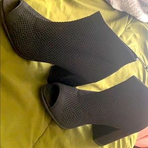 New Black open toe shoes